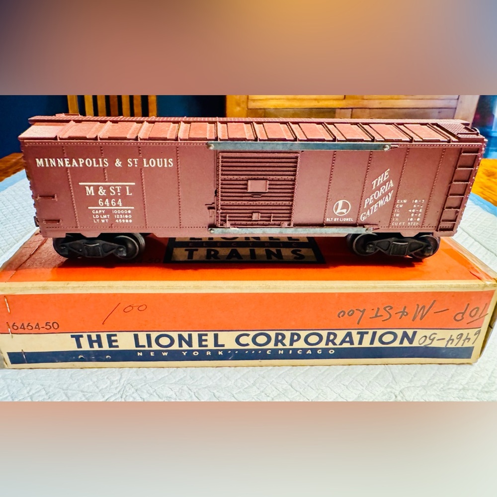 Lionel Post War “0” scale, 6464-50 Minneapolis & St. Louis Boxcar in C7+/C8